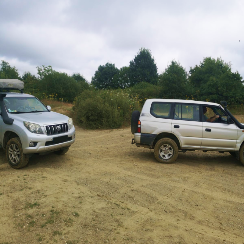 formation en famille pick up land cruiser